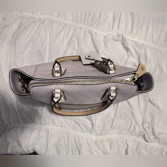 ** SOLD ** Light pink and cream Guess purse - Picture 3 of 7